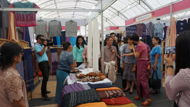 คึกคัก!! งาน OTOP  EXPO  SHOWCASE