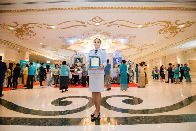 "กัปตันกิ๊ฟ" รับพระราชทานโล่ "สตรีไทยดีเด่น"