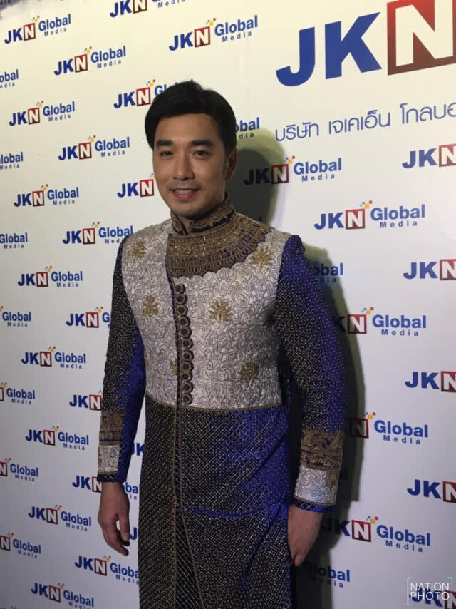 "เจมส์" สุดแฮปปี้ "ครูก้อย" ท้องแล้ว