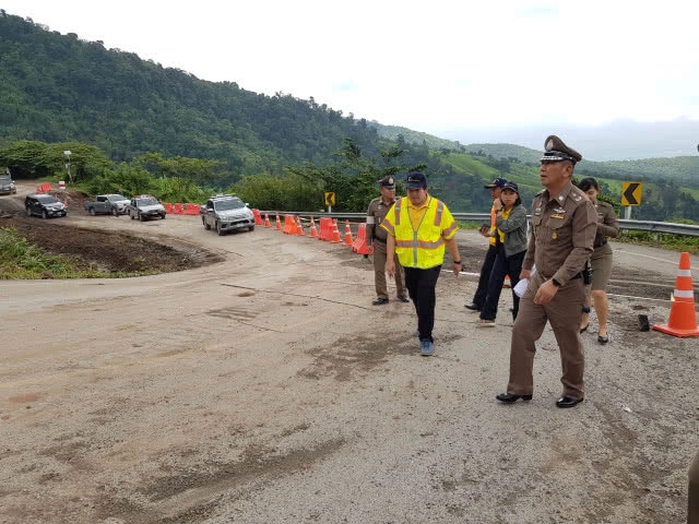 ยังทรุดหนัก สั่งปิดห้ามใช้ถนนขึ้นภูทับเบิกเด็ดขาด จนกว่าจะซ่อมเสร็จ