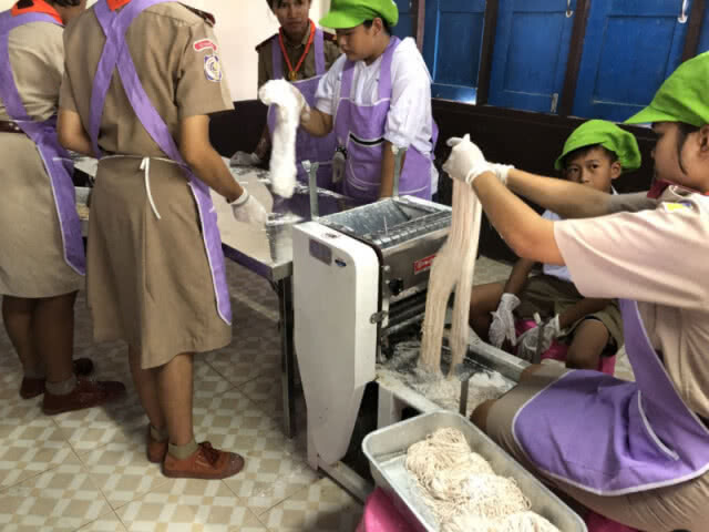 เส้นบะหมี่แก่นฝาง สูตรพิเศษหนึ่งเดียว!! อร่อยภูมิปัญญาท้องถิ่น