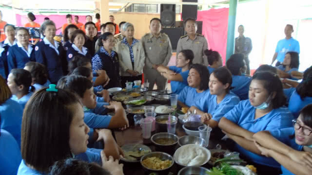 เรือนจำสระแก้ว เลี้ยงอาหารผู้ต้องขังหญิง เพื่อเฉลิมพระเกียรติฯ 12 สิงหา
