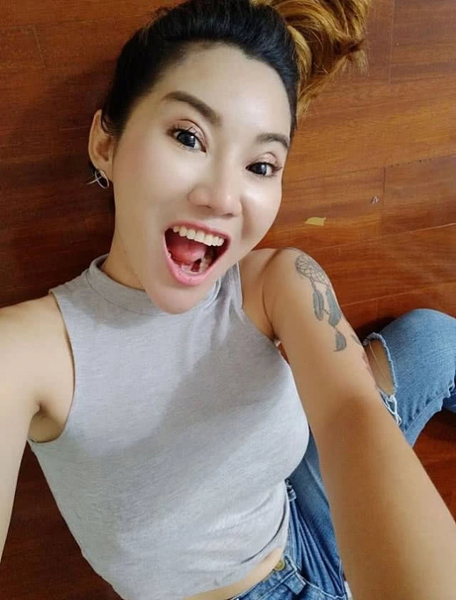 ขยี้ตาแป๊ป!! "น้องฉัตร" เนรมิตแม่ค้าออนไลน์สายโหด จนสวยสะท้านโซเชียล