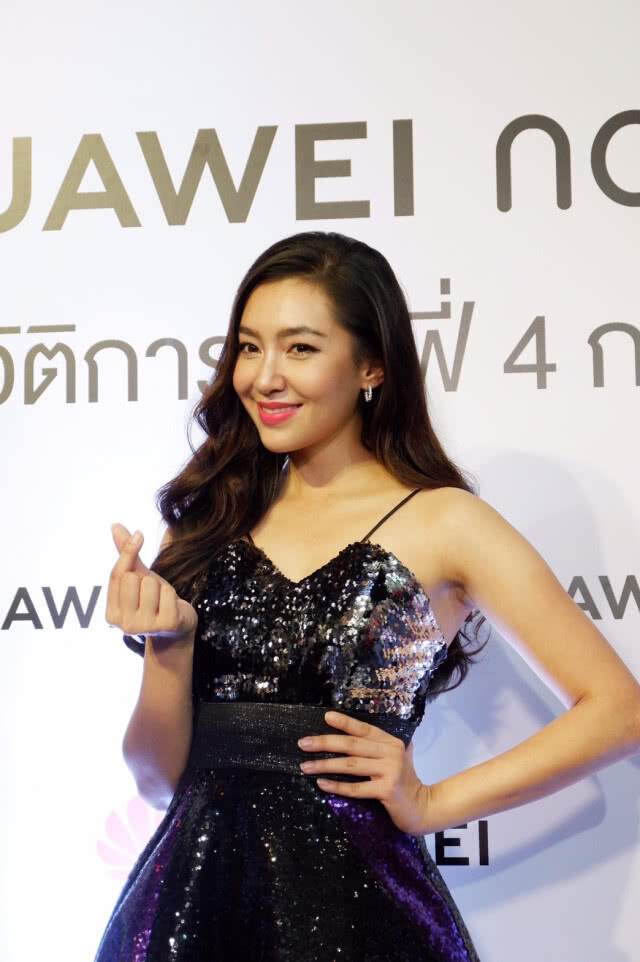 "เบลล่า"ปลื้ม เล่าวินาทีเข้าเฝ้า "พระราชินีโมนีก" แห่งกัมพูชา
