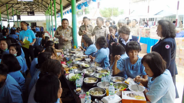 เรือนจำสระแก้ว เลี้ยงอาหารผู้ต้องขังหญิง เพื่อเฉลิมพระเกียรติฯ 12 สิงหา