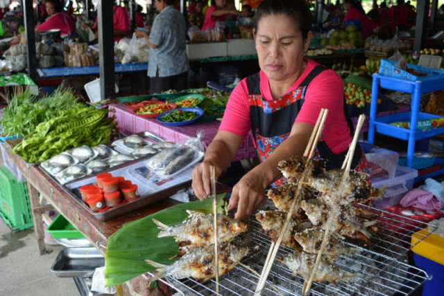 ส่งเสริมท่องเที่ยวไทย!! งานเที่ยวหอยหิน กินลำไย ไหว้หลวงปู่ขาว