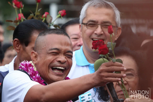 (ภาพชุด) "ตู่ จตุพร" พ้นโทษ!!
