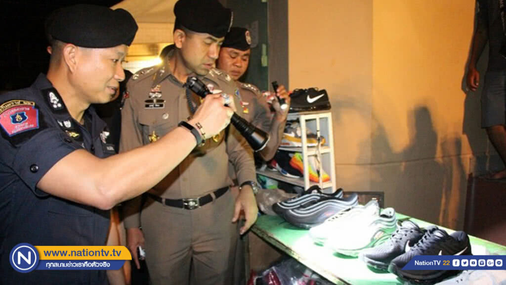 ‘บิ๊กโจ๊ก’ ควง ‘ผบช.ภ.2’ลุยจับสินค้าละเมิดลิขสิทธิ์ตลาดนัดเทพประสิทธิ์ ของกลางกว่าหมื่นชิ้น