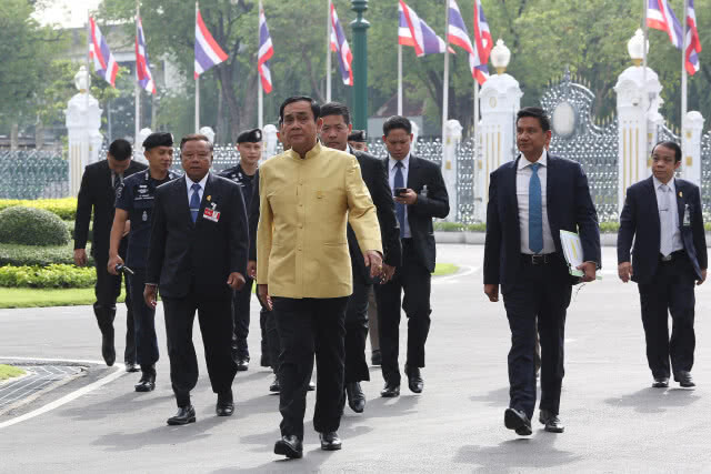 พท.แย่แล้ว! "รปช." พร้อมรับประยุทธ์นั่งบัญชี "นายกฯ" ลั่นพร้อมจับมือ "พลังประชารัฐ-ปชป." ตั้งรัฐบาล