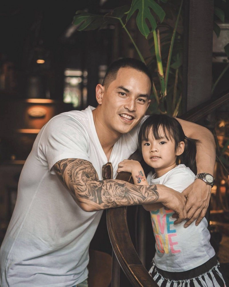 (คลิป) "สงกรานต์" ขอไม่ตอบ!!! เรื่องหย่า "แอฟ" ลั่น! แม้ไม่ได้อยู่ด้วยแต่จะคอยเติมส่วนที่ขาดให้ลูก