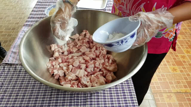 เปิดสูตรสร้างอาชีพ ปร้าหมู ภูมิปัญญาการถนอมอาหารจากคนโบราณ