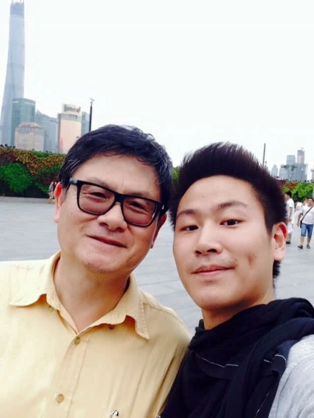 รู้จักเขายัง?? 'เขตรัฐ เหล่าธรรมทัศน์' ผู้ชายสองขั้ว