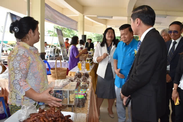 มรภ.อุตรดิตถ์ สุดเจ๋ง!! ประดิษฐ์เครื่องสไลด์กล้วยแผ่น