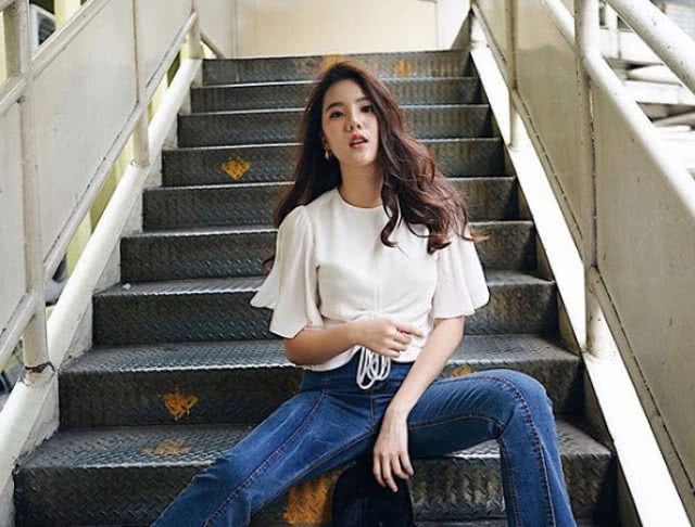 ส่องความสดใส "พลอยใส" นศ.ฝึกงานสุดแซ่บแห่งเมีย 2018