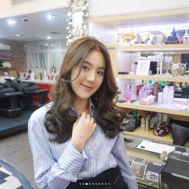 ส่องความสดใส "พลอยใส" นศ.ฝึกงานสุดแซ่บแห่งเมีย 2018