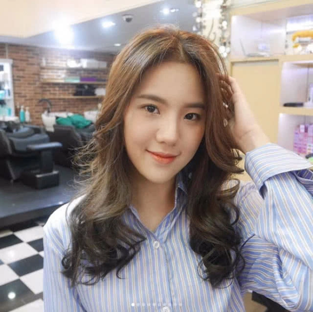 ส่องความสดใส "พลอยใส" นศ.ฝึกงานสุดแซ่บแห่งเมีย 2018