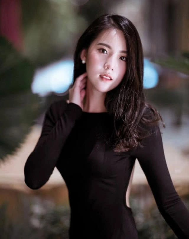 ส่องความสดใส "พลอยใส" นศ.ฝึกงานสุดแซ่บแห่งเมีย 2018