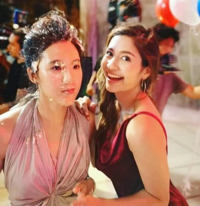 ส่องความสดใส "พลอยใส" นศ.ฝึกงานสุดแซ่บแห่งเมีย 2018