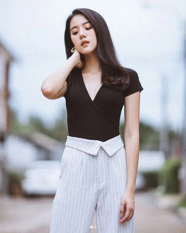 ส่องความสดใส "พลอยใส" นศ.ฝึกงานสุดแซ่บแห่งเมีย 2018