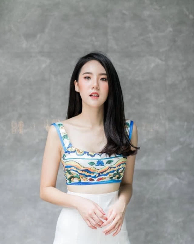 ส่องความสดใส "พลอยใส" นศ.ฝึกงานสุดแซ่บแห่งเมีย 2018