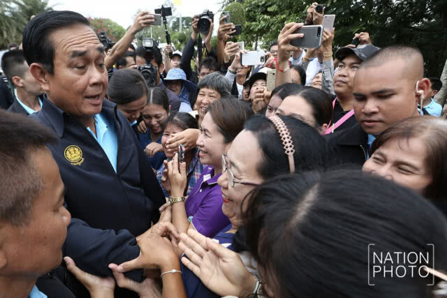 นายกฯ ตรวจเยี่ยมการบริหารจัดการน้ำที่มาจากเขื่อนแก่งกระจาน