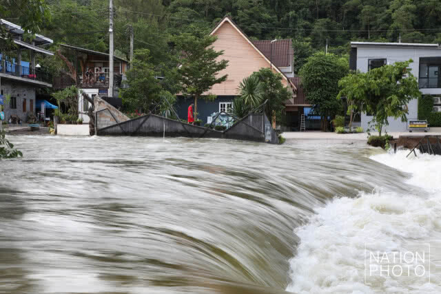 ผบ.ตร. สั่งเตรียมพร้อมรับมือน้ำท่วมพร้อมระวังคนกักตุน-ขึ้นราคาเอาเปรียบ
