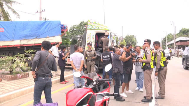 รถพ่วงเมายาแหกด่าน ระดมกำลังกว่า 30 นายสกัด