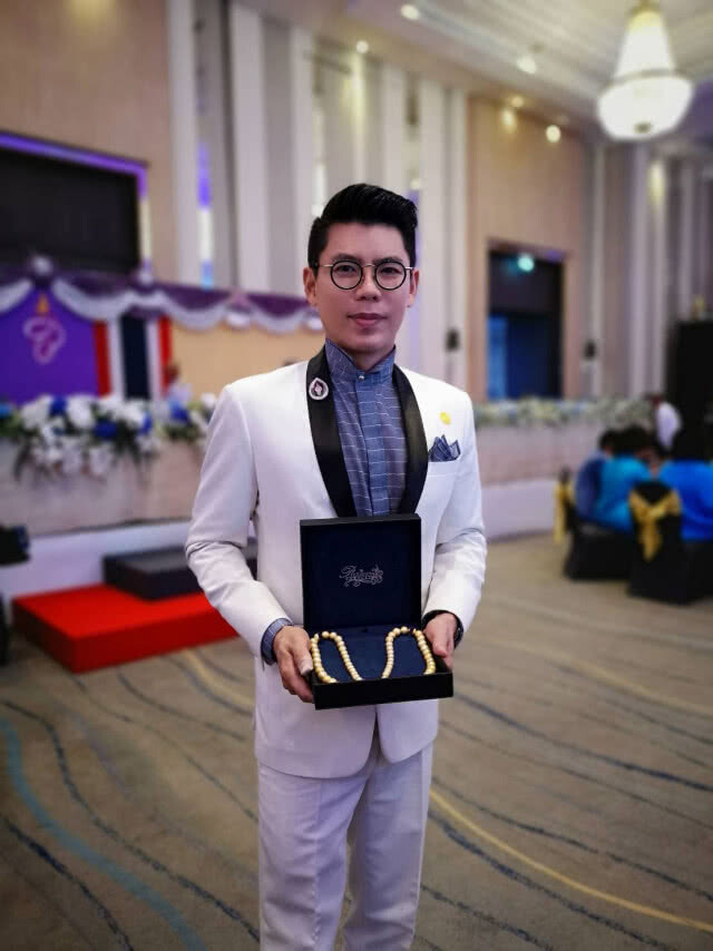 แฟชั่นโชว์การกุศล "แม่ลูกผูกพัน แบ่งปันให้น้อง"