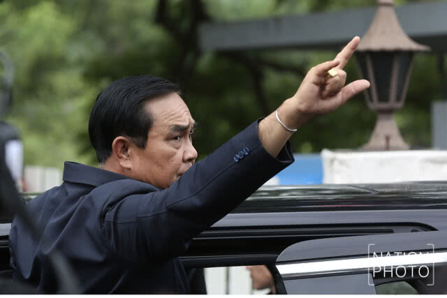 นายกฯ ตรวจเยี่ยมการบริหารจัดการน้ำที่มาจากเขื่อนแก่งกระจาน