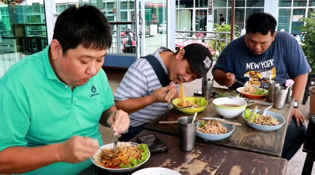 ก๋วยเตี๋ยวลาบ "พี่นก"@peenoknoodle (มีคลิป)