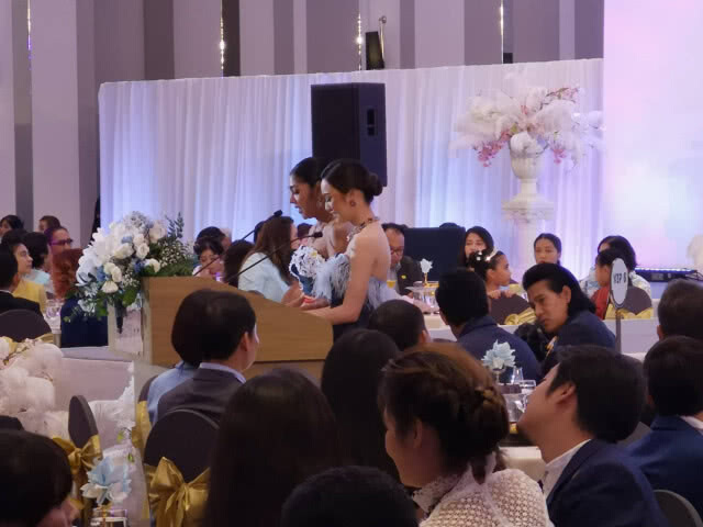 แฟชั่นโชว์การกุศล "แม่ลูกผูกพัน แบ่งปันให้น้อง"