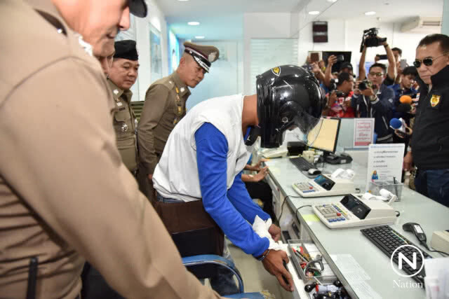 คุมตัวหนุ่มชิงเงินธนาคารทำแผน 4 จุด