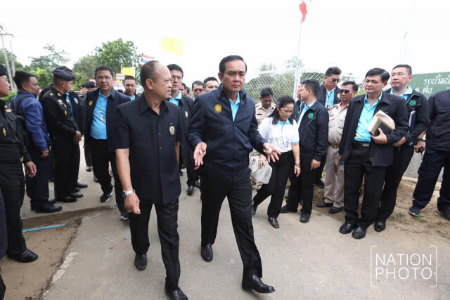 นายกฯ ตรวจเยี่ยมการบริหารจัดการน้ำที่มาจากเขื่อนแก่งกระจาน