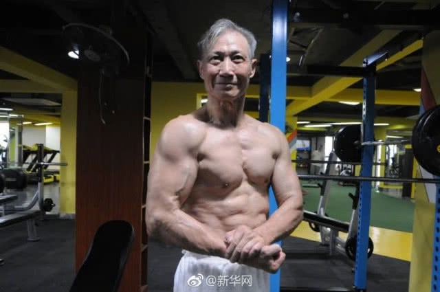 หนุ่มๆมีอาย! ปู่จีนเล่นกล้าม จนล่ำบึ้ก