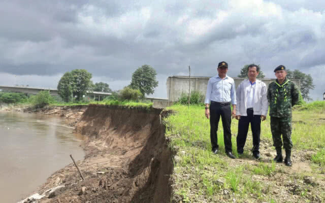 แม่น้ำเมยเซาะตลิ่งฝั่งไทยลึกเข้ามา 50 เมตร (มีคลิป)