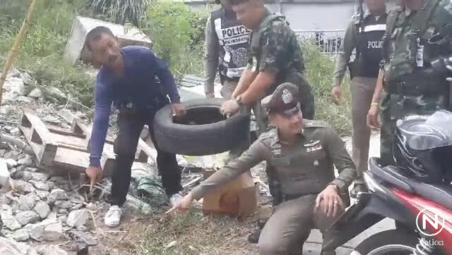ตำรวจยึดคลังแสง นร.ช่างกล พบระเบิด-มีดดาบ จำนวนมาก ซุกพงหญ้า