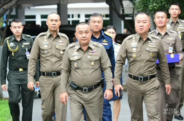 ผบ.เหล่าทัพ ตบเท้าเข้าอวยพรวันเกิด 73 ปี บิ๊กป้อม