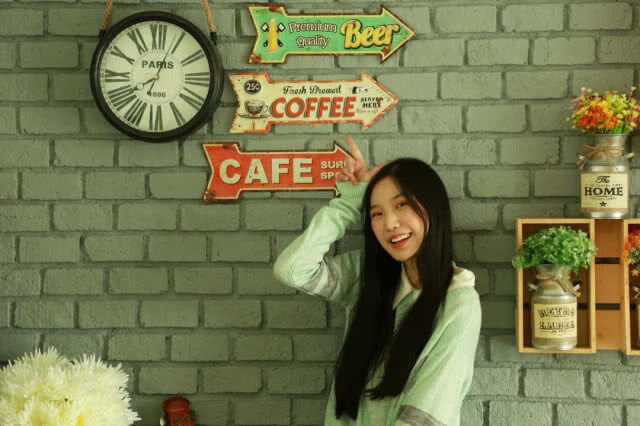 เด็กผี ว่าไง? "แนทเธอรีน BNK48" ออกโรงเชียร์เลสเตอร์