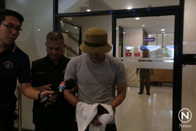 คุมตัว "บูม" ฝากขัง เจ้าตัวสีหน้าวิตกกังวล เพื่อนแห่เยี่ยมให้กำลังใจ