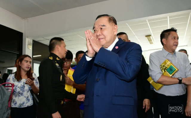 ผบ.เหล่าทัพ ตบเท้าเข้าอวยพรวันเกิด 73 ปี บิ๊กป้อม