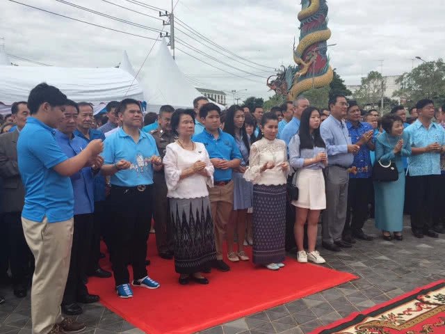 พิธีประดิษฐานอนุสาวรีย์ บิ๊กเติ้ง ประชาชนและนักการเมืองแห่ร่วมคึกคัก