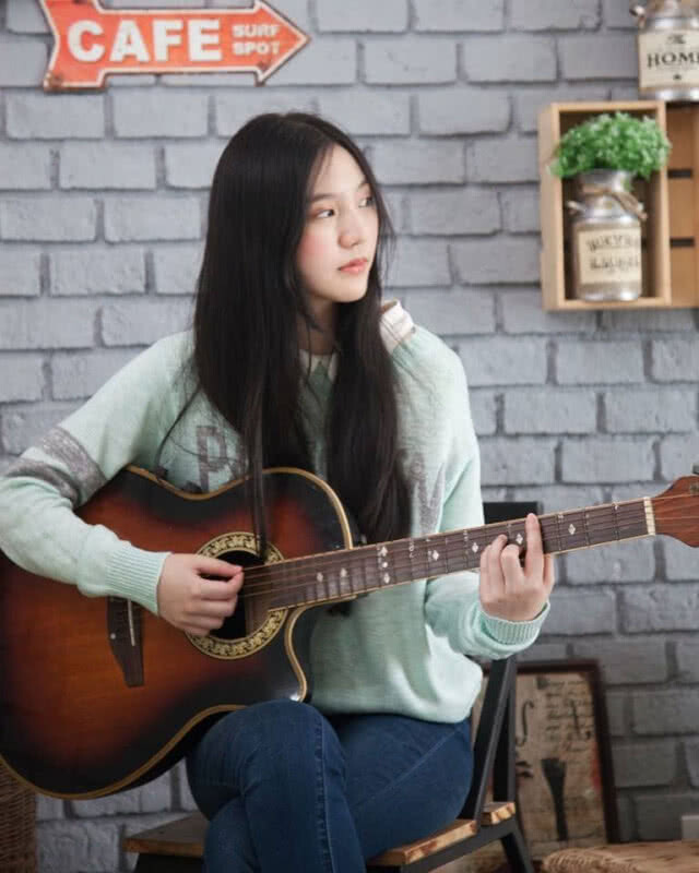 เด็กผี ว่าไง? "แนทเธอรีน BNK48" ออกโรงเชียร์เลสเตอร์