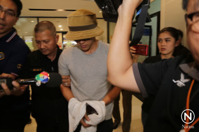คุมตัว "บูม" ฝากขัง เจ้าตัวสีหน้าวิตกกังวล เพื่อนแห่เยี่ยมให้กำลังใจ