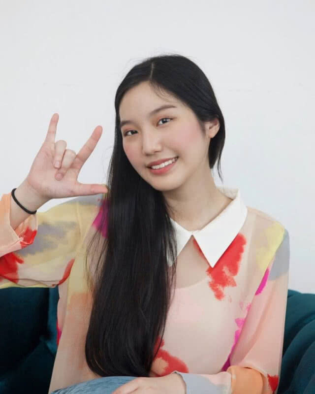 เด็กผี ว่าไง? "แนทเธอรีน BNK48" ออกโรงเชียร์เลสเตอร์