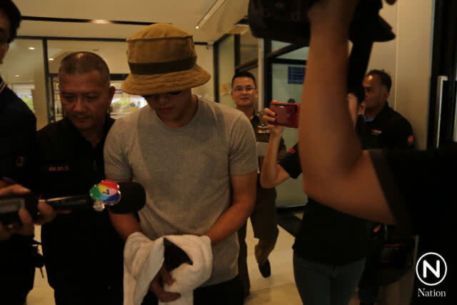 คุมตัว "บูม" ฝากขัง เจ้าตัวสีหน้าวิตกกังวล เพื่อนแห่เยี่ยมให้กำลังใจ