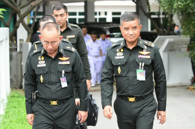 ผบ.เหล่าทัพ ตบเท้าเข้าอวยพรวันเกิด 73 ปี บิ๊กป้อม