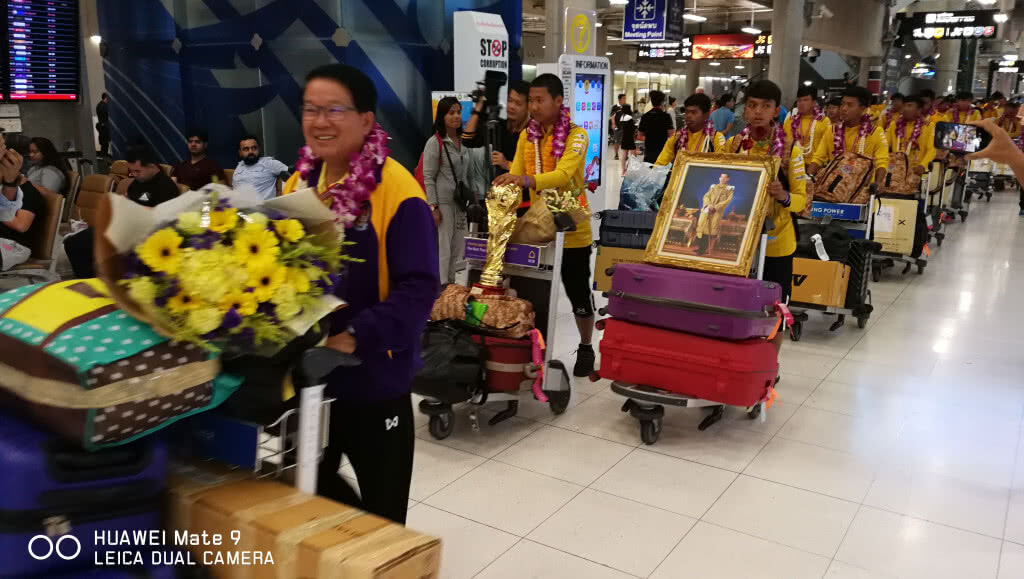 : "กรุงเทพคริสเตียน"แชมป์ฟุตบอลเยาวชนโลก ( คลิปข่าว) : "กรุงเทพคริสเตียน"แชมป์ฟุตบอลเยาวชนโลก ( คลิปข่าว)