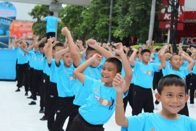 โคราช จัดแข่ง เต้นแอโรบิคบอกรักแม่ ชิงถ้วยพระราชทาน