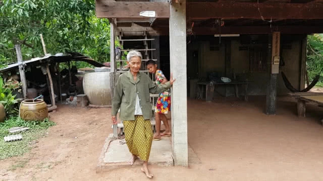 น่าสลดใจ!! แม่วัย 75 ปี ตามหาลูกชาย ทิ้งลูกน้อยวัย 9 ขวบให้เลี้ยง