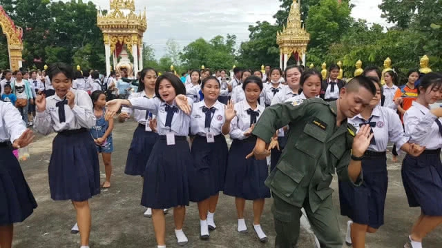 นักเรียนบัวใหญ่59คน บรรพชาสามเณรวันแม่แห่งชาติ